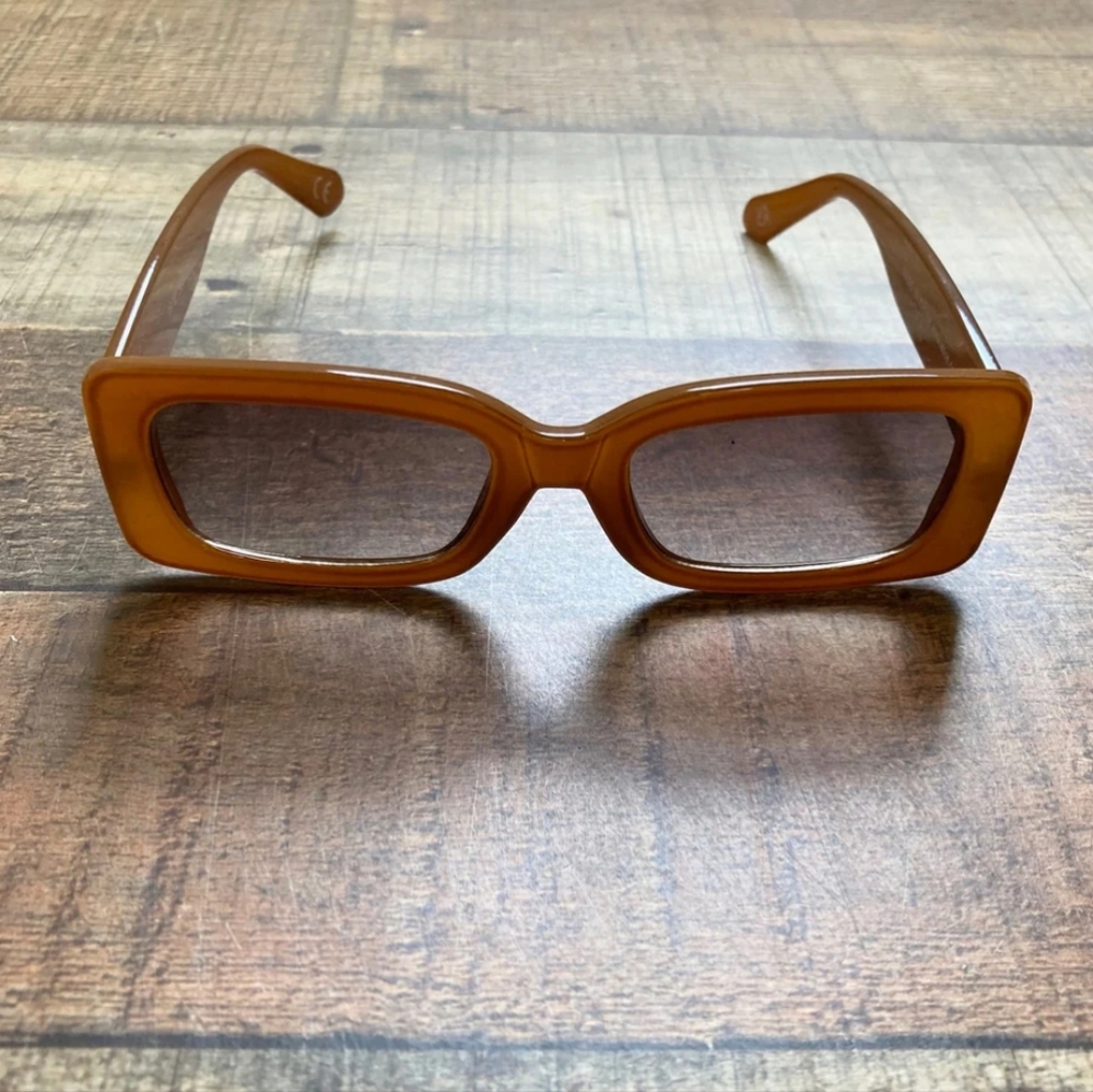 PRIVE REVAUX BROWN BOXY FRAMES SUNGLASSES WITH MICROFIBER CLOTH & CASE like new